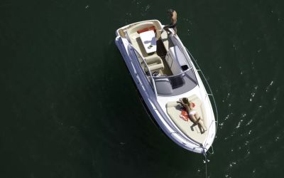 The image is for illustrative purposes and does not correspond to the unit shown.