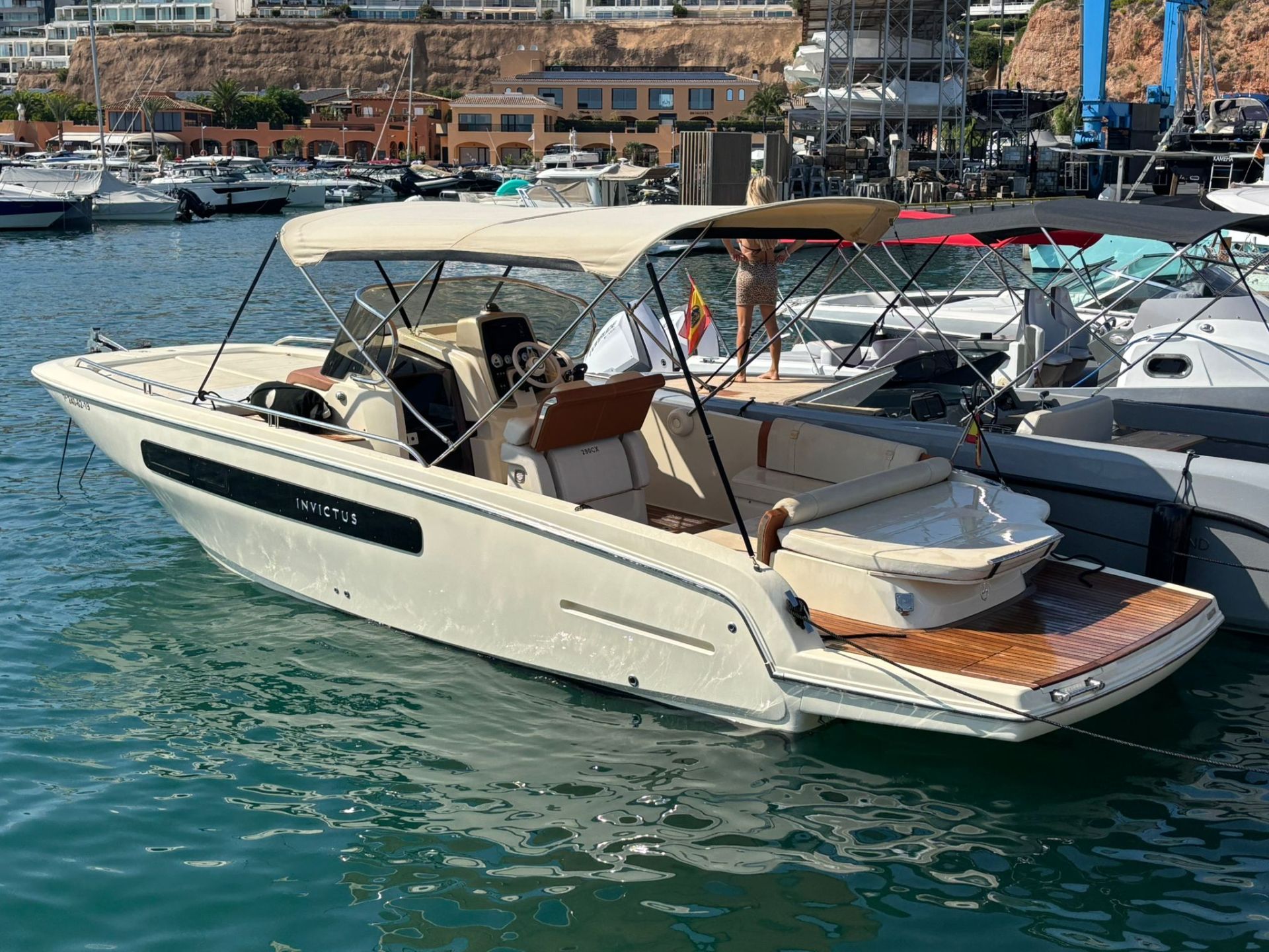 INVICTUS 280 CX