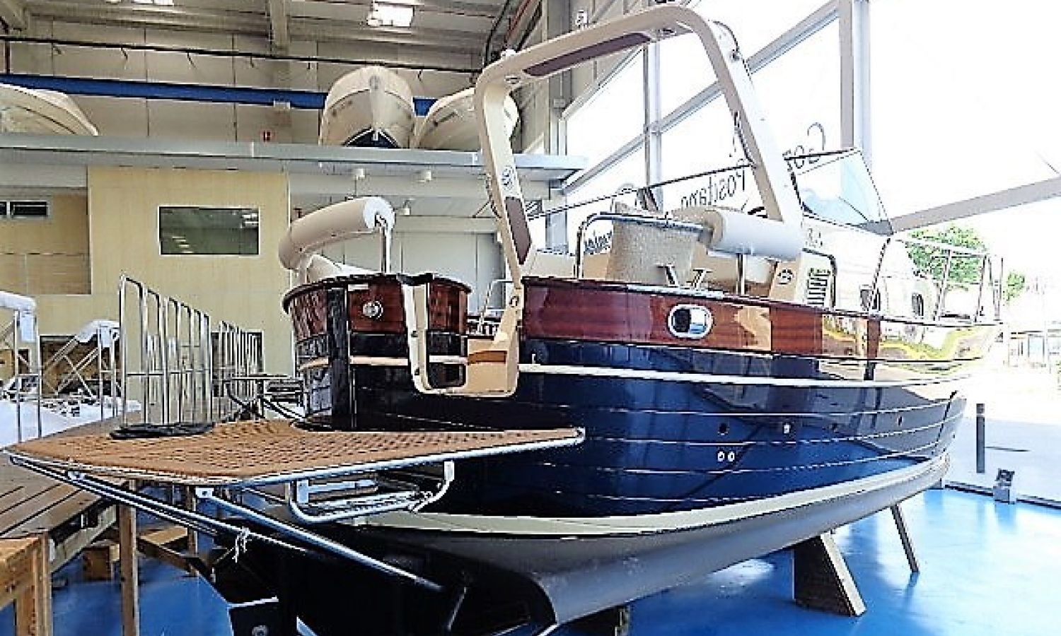 AMPLIAMOS NUESTRA OFERTA CON EL CANTIERE GOZZO POSITANO